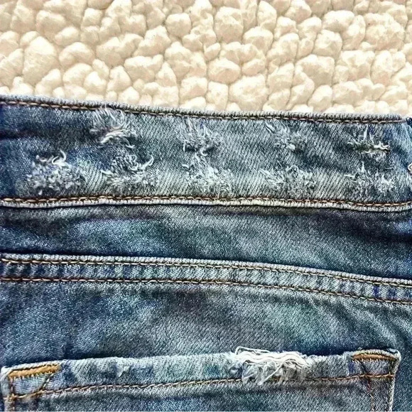 KanCan Mid Rise Cotton/Rayon Super Distressed Faded Mom Jean Shorts Size 7/27 - Picture 9 of 15